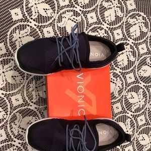 NWT Vionic Sky Storm tennis shoes in Navy/Blk sz 7